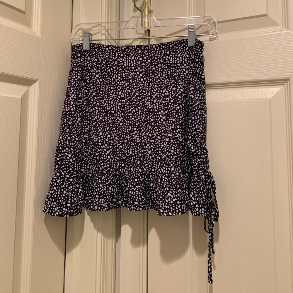 This adorable skirt is a size small.